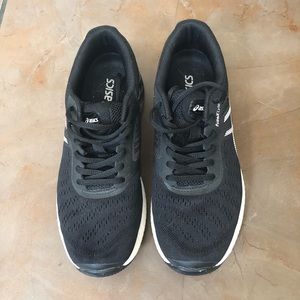 ASICS FuzeXLyte Black and white